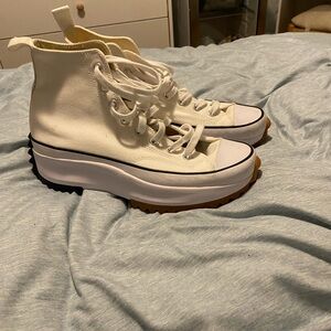 Women’s Converse 8.5 never worn